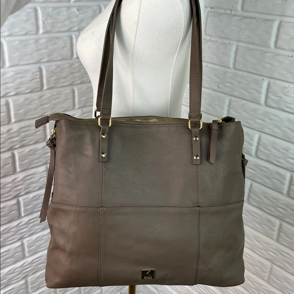 KOOBA EVERETTE TOTE TAUPE PEBBLED LEATHER GOLD HARDWARE ZIP TOP TASSELS LIKE NEW
